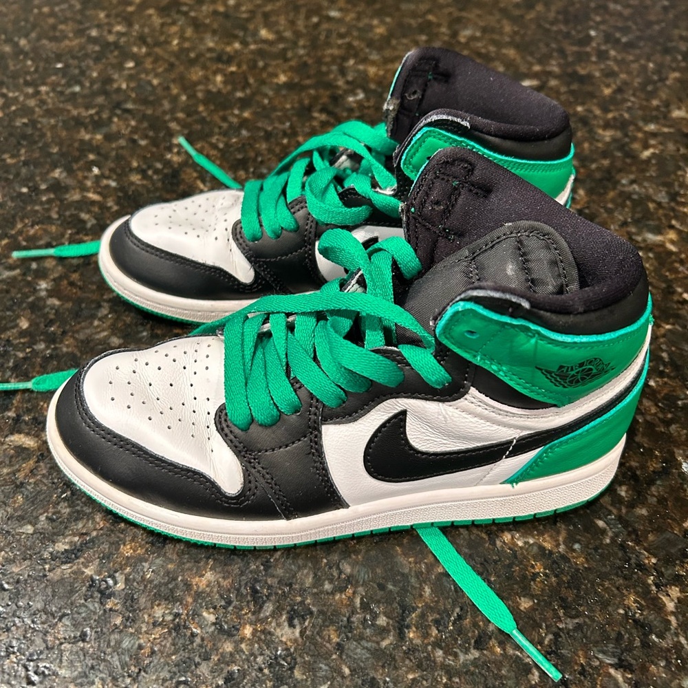 Nike Kids' Black and Green Sneakers